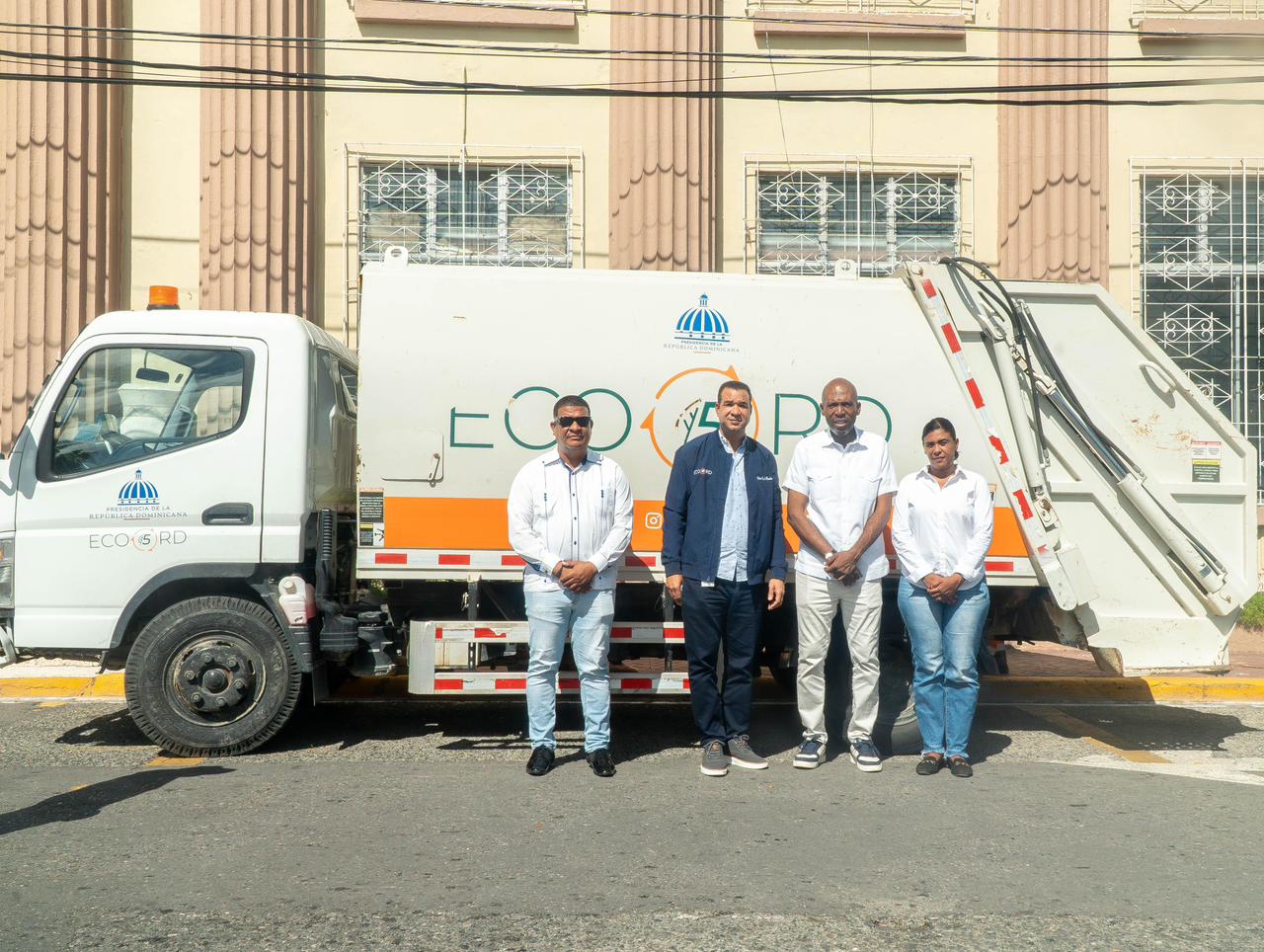 ECO 5 RD brinda apoyo a la Alcaldía de La Romana con sus camiones