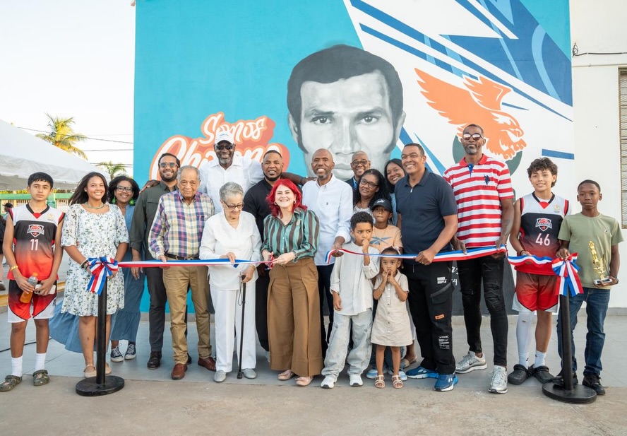 Alcaldía La Romana y Propeep inauguran “Paseo de los Colores” en el club Chola.