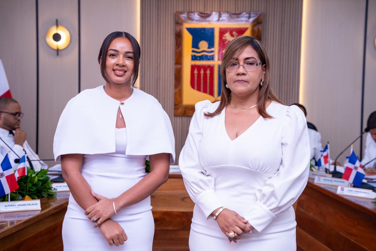 Eligen regidora Trina Angomás como presidente del Concejo de Regidores de La Romana