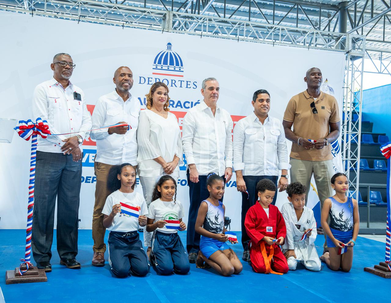 Presidente Luis Abinader entrega salas de entrenamiento complejo deportivo La Romana