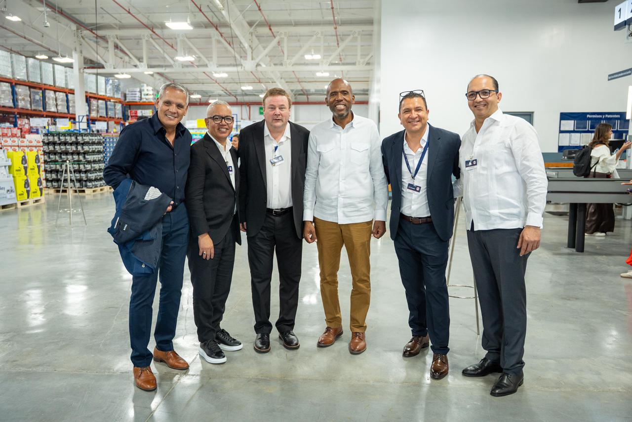 Alcalde Eduardo Kery participa inauguración PriceSmart en La Romana