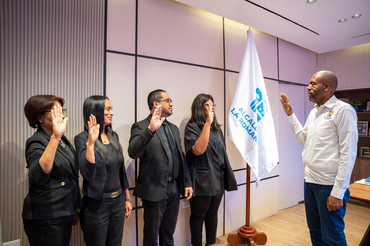 Juramentan comité de ética Alcaldía de La Romana