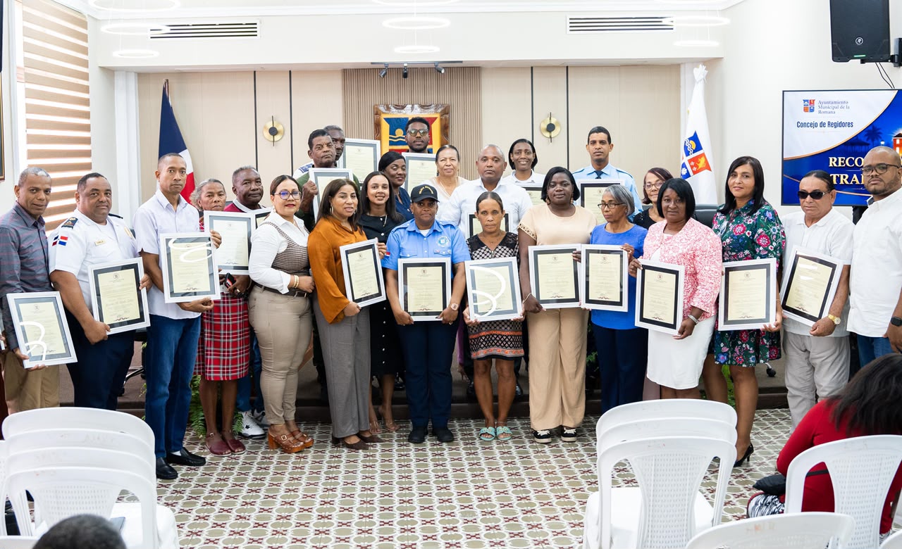 Concejo de Regidores realiza ceremonia de reconocimientos por motivo al Día del Trabajador