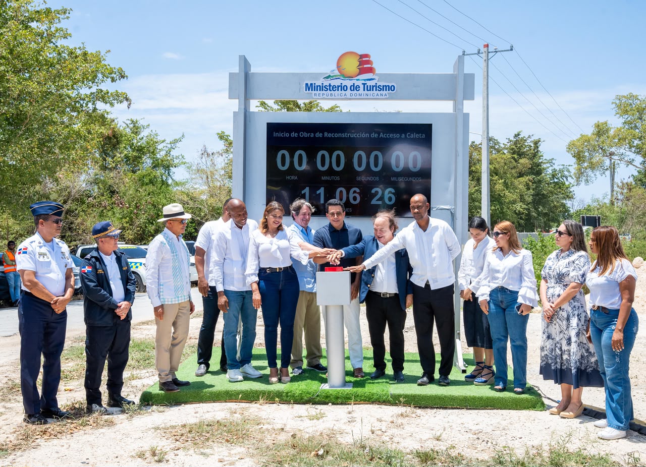Alcalde Eduardo Kery Metivier acompaña al Ministro David Collado en inicio obra acceso Caleta